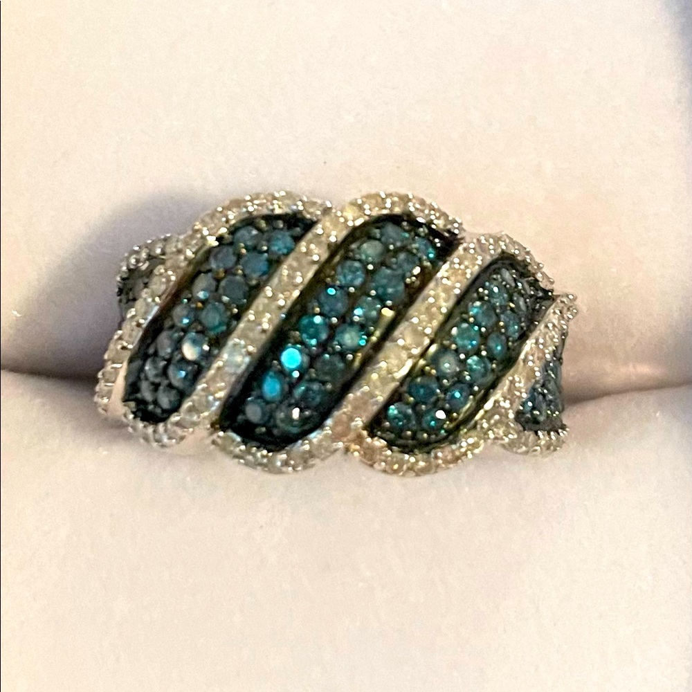 Fancy Blue & White 1.00 ct Diamond Wave Ring